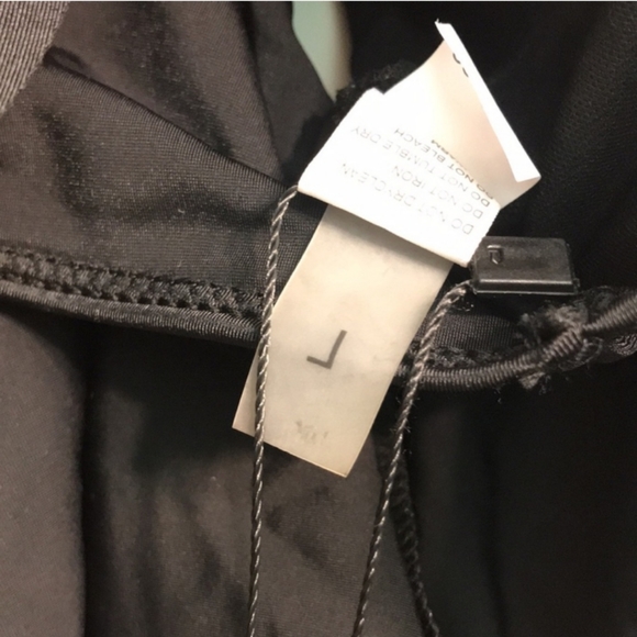 TEMPT ME BLACK RUFFLED BIKINI TOP 👙 SIZE LARGE NWT🏷 - Picture 6 of 6